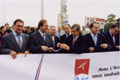 Louis de Broissia inaugure le Rond Point Jean Moulin,  la sortie de l'Arc  Saint-Apollinaire en prsence de nombreuses personnalits en particulier des dputs Jean-Marc Nudant et Bernard Depierre.